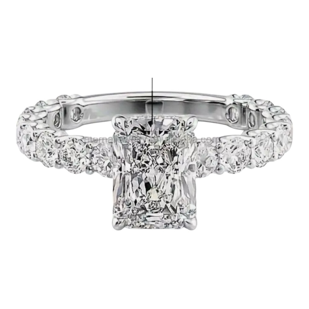 Stunning 2 carat engagement ring NWOT size 7
Sterling silver